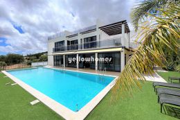Contemporary 4 bedroom villa with spectacular panoramic...